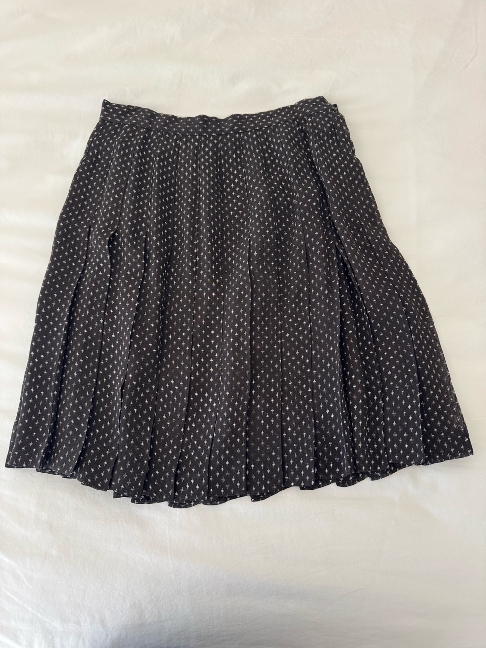 Ann Taylor pleated skirt, size 6
